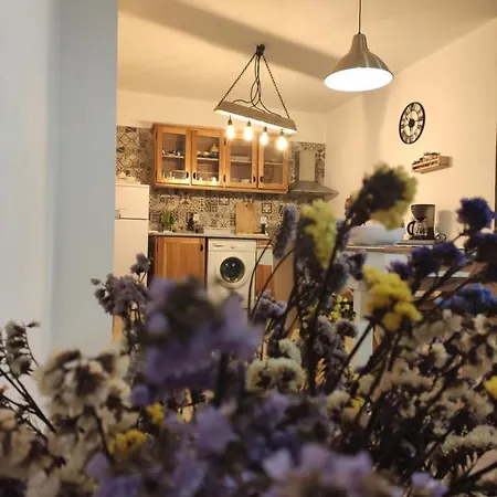 Konukevi Basalto Negro Al 3*