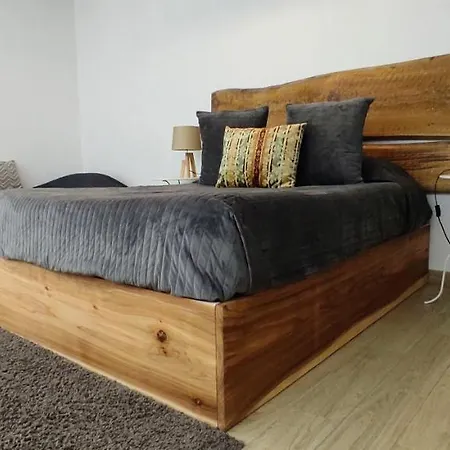 Konukevi Basalto Negro Al