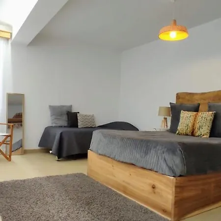 Basalto Negro Al Angra do Heroísmo