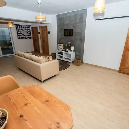 Basalto Negro Al 3* Angra do Heroísmo